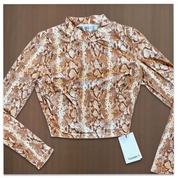 NWT Vitamin A Remy Rashgaurd Top - Picture 11 of 13